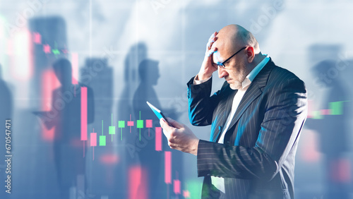 Man investor grabbed head. ...