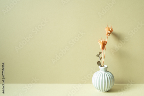Obraz na płótnie Vase of dry flower on table. khaki beige background w salonie