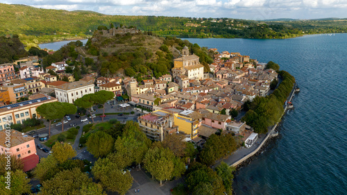 Fényképezés Aerial view of the historic center of Trevignano Romano