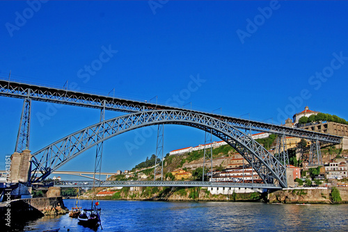 Ponte sobre o Rio Douro na cidade do Porto. Portugal.
