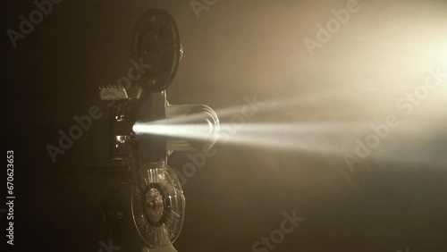 proiettore cinematografico vintage in pellicola super 8mm in funzione, visione frontale photo