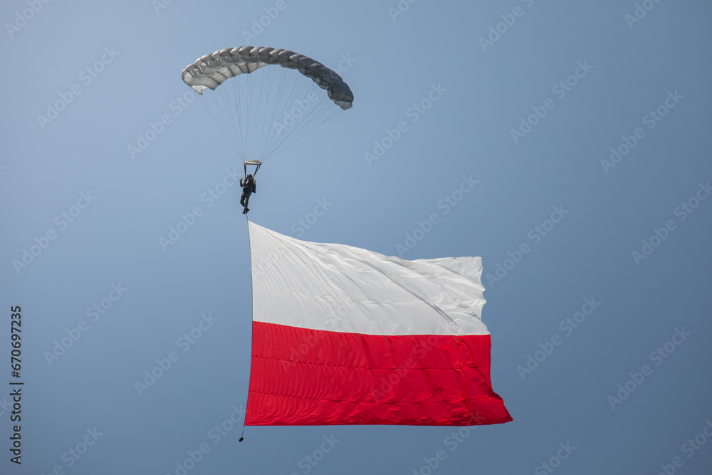 parachute with flag - obrazy, fototapety, plakaty 