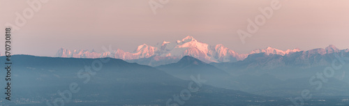 Panorama des Alpes avec le Mont-Blanc depuis le mont Mourex