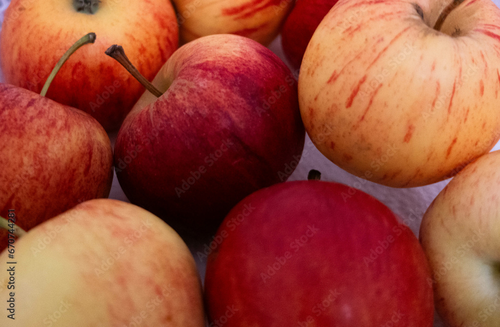 Fresh Organic Apples in Close-Up – Vibrant Red and Yellow Tones Fresh Organic Apples in Close-Up – Vibrant Red and Yellow Tones