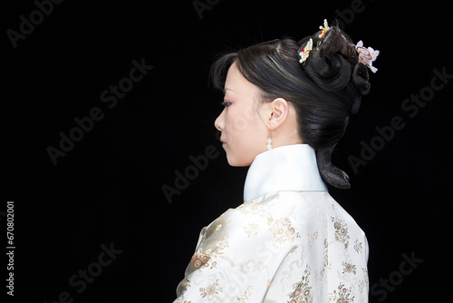 фотографія A Asian woman dressed in Qing Dynasty Empress attire
