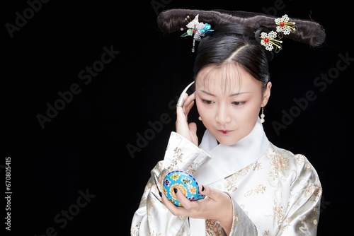 Cuadro en lienzo A Asian woman dressed in Qing Dynasty Empress attire