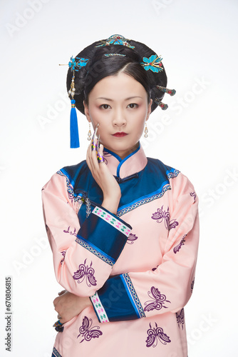 Fotografía A Asian woman dressed in Qing Dynasty Empress attire