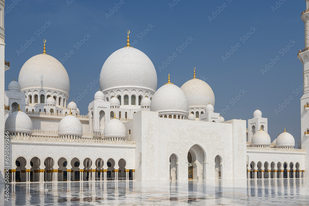 Obraz premium The Grand Mosque in Abu Dhabi, United Emirates