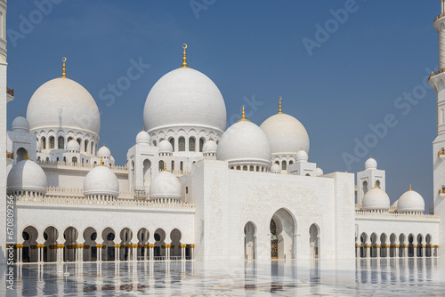 The Grand Mosque in Abu Dhabi, United Emirates © Silvia