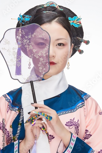 Fotografía A Asian woman dressed in Qing Dynasty Empress attire