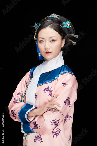 Fotografía A Asian woman dressed in Qing Dynasty Empress attire