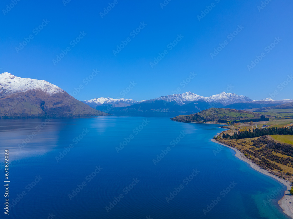 Drone view of Lake Wakatipu in New Zealand_뉴질랜드 퀸즈타운 와카티푸 호수 드론뷰