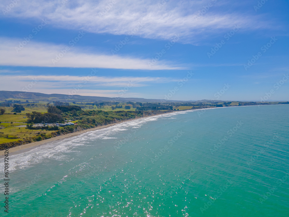 Drone view of Moeraki beach in New Zealand_뉴질랜드 모에라키 해변 드론뷰