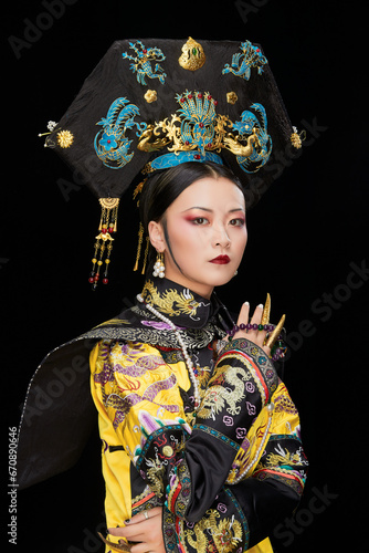 Cuadro en lienzo A Asian woman dressed in Qing Dynasty Empress attire