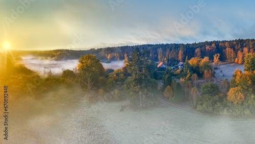 Fototapeta Naklejka Na Ścianę i Meble -  Widok z lotu ptaka na polską złotą jesień.