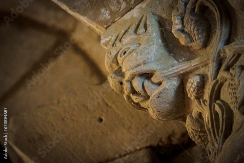 Bild auf Leinwand Santa Maria de Eunate church , Romanesque figurative capital,, 12th century, Ilz