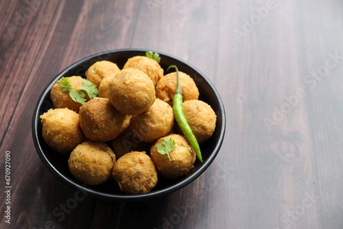 Dry Kachori is a deep fried crispy and crunchy balls of maida flour, stuffed with spicy mix of gram flour, sev, Lentils, Tamarind chutney and other Indian spices. A popular tea time snack. Copy Space