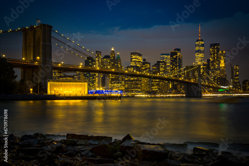 Skyline de Nueva York desde el Dumbo hasta el puerto de columnas 