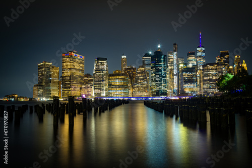 Skyline de Nueva York desde el Dumbo hasta el puerto de columnas 