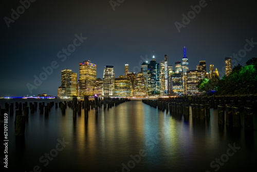 Skyline de Nueva York desde el Dumbo hasta el puerto de columnas 