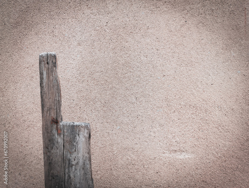 фотографія This photo captures a concrete wall's vintage allure, prompting you to embark on a worthwhile search for its unique stories