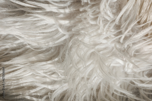 Foto Close up artificial fluffy white-grey fabric fur, wool shaggy carpet with long pile