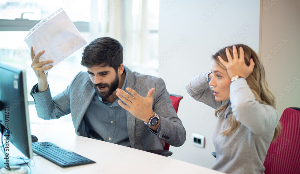 Businessman arguing and yelling at his female colleague in office. Abuse and conflict at work concept. Businesswoman with hands on head can't listen her loud superior. Business conflict. - obrazy, fototapety, plakaty 