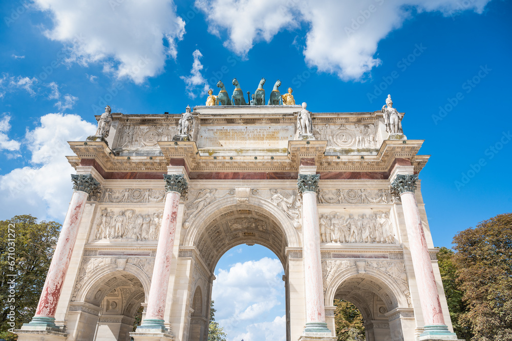 Obraz premium View of the Arc de Triomphe du Carrousel, a triumphal arch in Paris, located in the Place du Carrousel, France