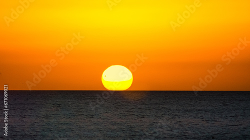 Fototapeta Naklejka Na Ścianę i Meble -  Sun starting to set into the Gulf of Mexico