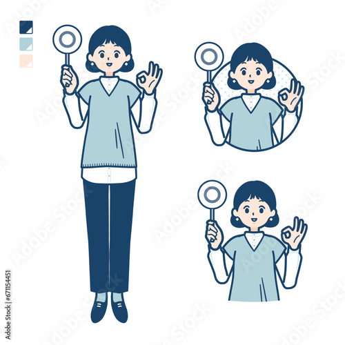 ニットベスト女性がマル印パネルを出すイラスト