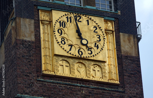 Uhr am Hochzeitsturm in Darmstadt
