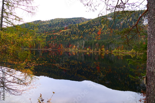 Wallpaper Mural Herbstlandschaft, Ödensee im Ausseerland  Torontodigital.ca