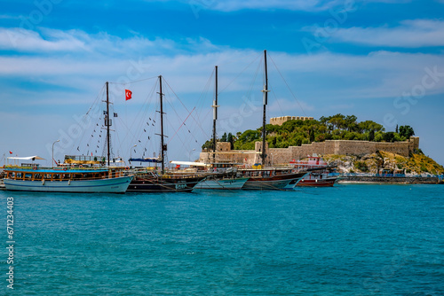 Photography Blickrichtung auf, Ausflugboote, Bucht und auf das Insel Kusadasi, Aydin, Türkei