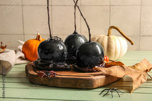 Spooky black candy apples w...