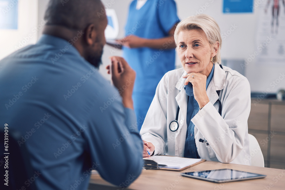 Obraz premium Woman, doctor and talking to patient in consultation for healthcare advice, clinic services and support. Mature medical professional consulting man in hospital for analysis, feedback and test results