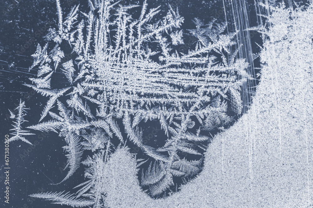 Obraz premium White frost is on a window glass, natural winter background