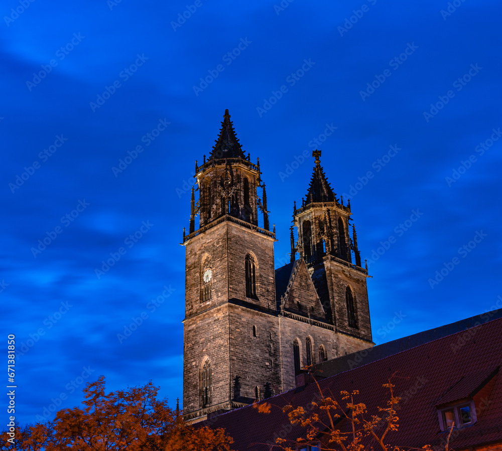Magdeburger Dom zur blauen Stunde