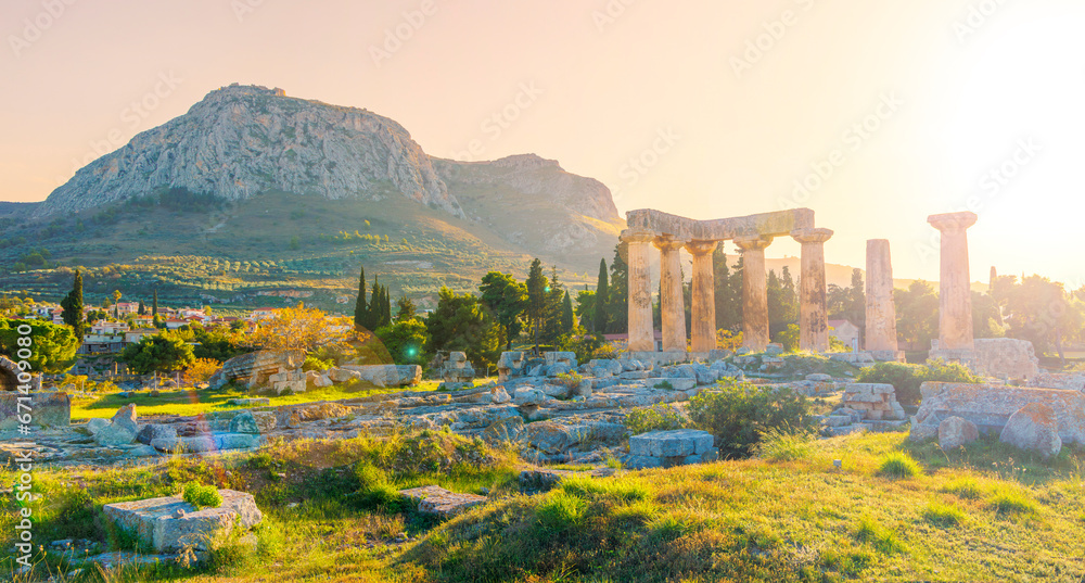 Fototapeta premium Ruins of temple of Apollo at sunset, Ancient Corinth in Greece