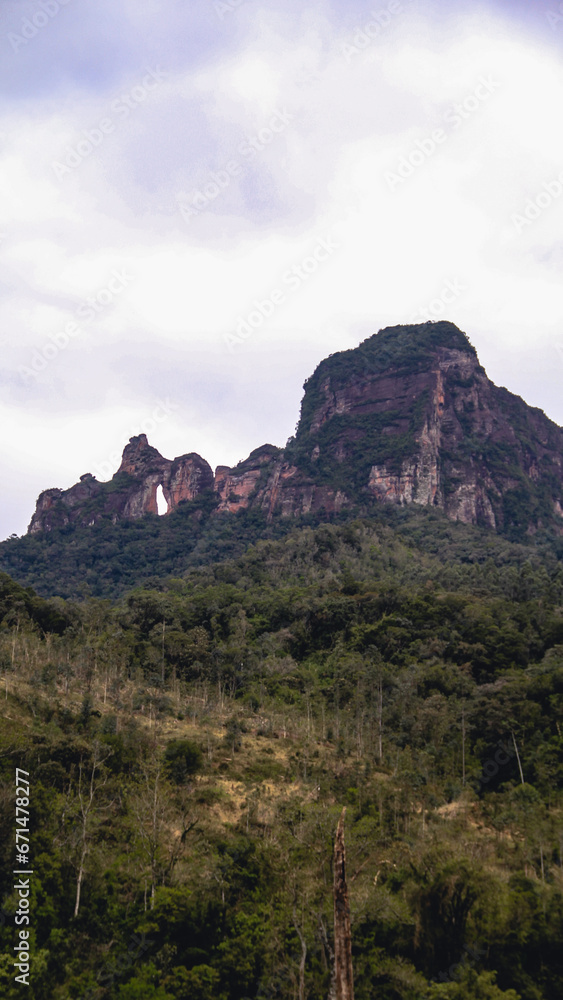 montanhas de região conhecida como pirâmides sagradas em grão pará, santa catarina, no parque estadual serra furada
