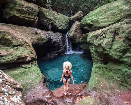 mulher de costas não identificada na cachoeira do sossego na estância favo de mel em barra do garças, mato grosso  photo