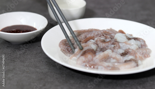 Pick up fresh octopus sashimi. Seafood dish that goes well with alcohol.
 photo