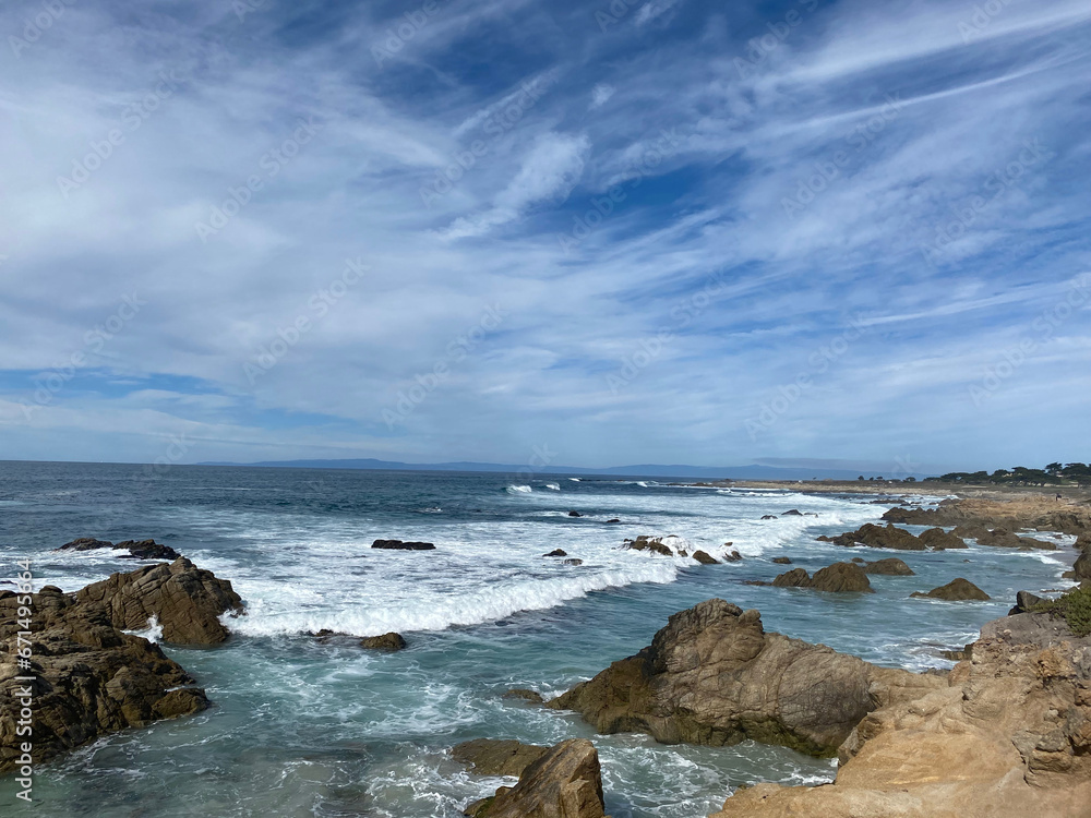 Rochers sur la côte pacifique sauvage, Péninsule de Monterey, Californie, Etats-Unis 