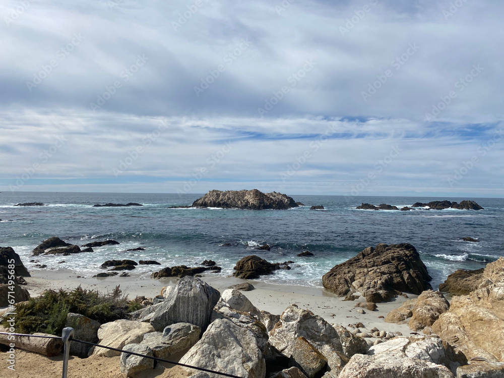 Rochers sur la côte pacifique sauvage, Péninsule de Monterey, Californie, Etats-Unis 