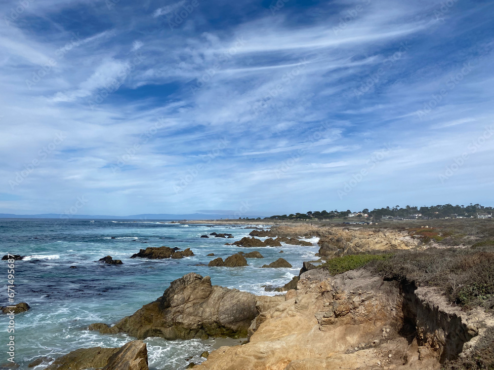 Rochers sur la côte pacifique sauvage, Péninsule de Monterey, Californie, Etats-Unis 