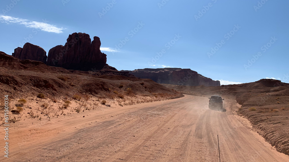 Jeep à Monument Valley en Arizona, Etats-Unis