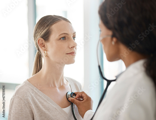 Quadro su tela Doctor listening to stethoscope heartbeat, patient breathing and lungs for healthcare checkup, test and consulting in hospital