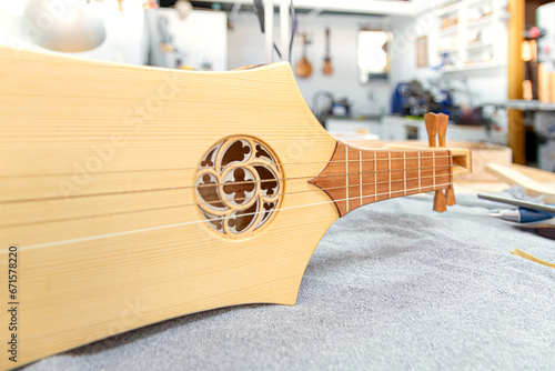 Canvastavla recently completed zither in the lutherie workshop