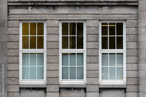 Detalhe das janelas em um, prédio de Galway, cidade da Irlanda photo