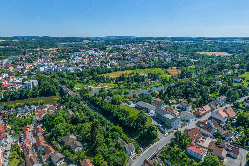 Vilshofen in Niederbayern, die kleine Drei-Flüsse-Stadt, im Luftbild
