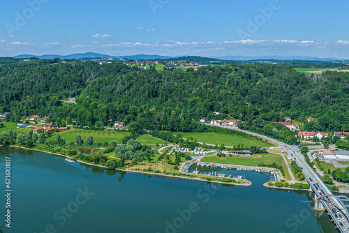 Wallpaper Mural Blick auf das nördliche Donau-Ufer bei Vilshofen in Niederbayern, Bootshafen und Wohnmobilstellplatz Torontodigital.ca
